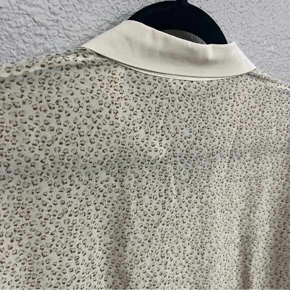 Club Manaco silk minimalist button down blouse (Size: best for xs/s) - Picture 4 of 4